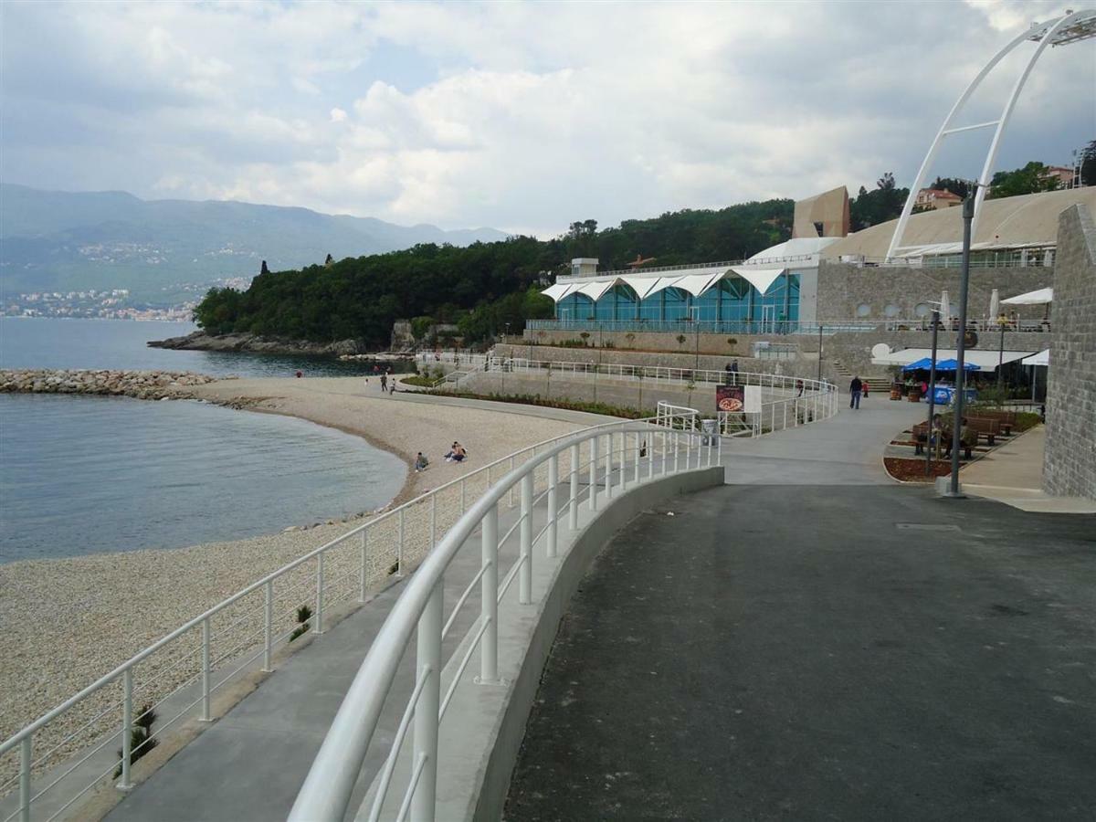 Deluxe Apartment Dora With A Private Parking, Terrace And See View Rijeka Exteriör bild