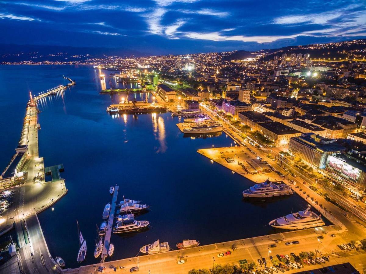 Deluxe Apartment Dora With A Private Parking, Terrace And See View Rijeka Exteriör bild
